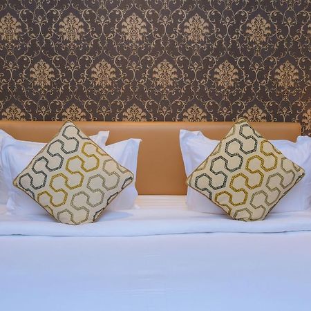 Aqua Inn Hotel 킨샤사 외부 사진