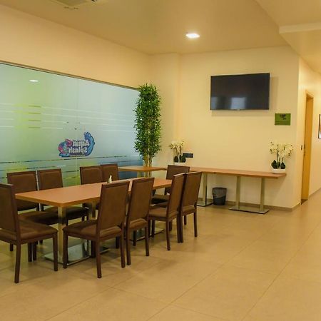 Aqua Inn Hotel 킨샤사 외부 사진